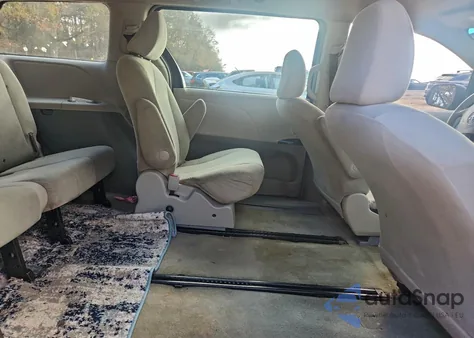 2013 Toyota Sienna z USA, uszkodzony, nr VIN 5TDZK3DC3DS392269